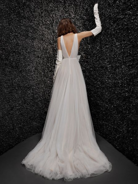 Vera Wang NOELLE A-line wedding dress with V-back