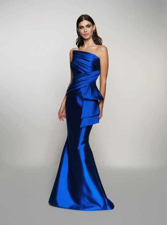 STRAPLESS ASYMMETRICAL GOWN

3911 FRASCARA
