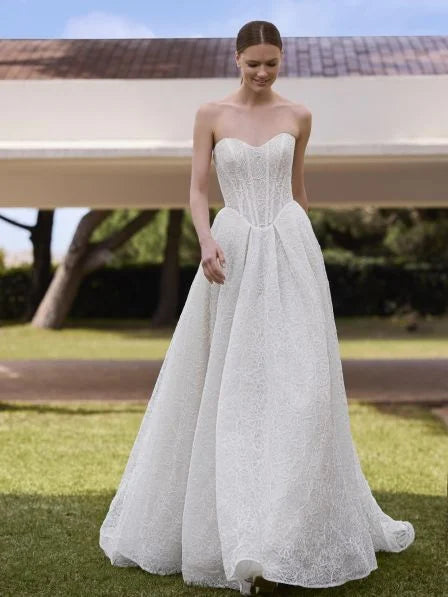 ASSOU by Pronovias wedding
A-line dress with sweetheart neckline