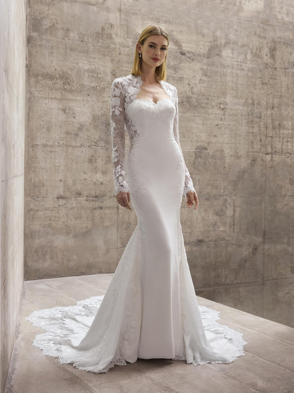 Crepe mermaid wedding dress ATTAL by Pronovias with sweetheart neckline.
