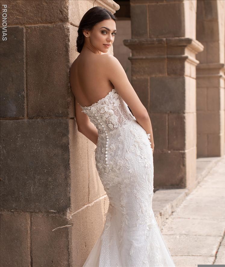 Pronovias AETHRA Wedding gown  mermaid cut  sweetheart neckline and open back