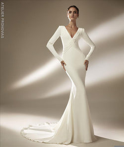 Mermaid wedding dress with V-neck and long sleeves in crepe