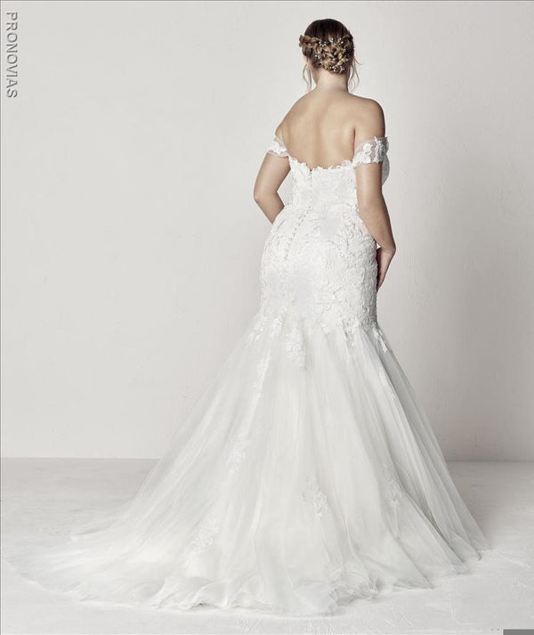 Extrem Plus Pronovias Sample Sale