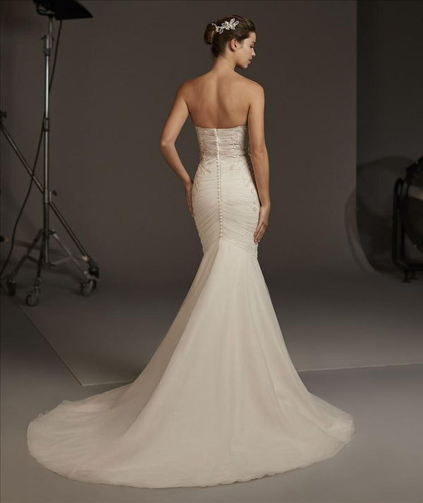 Halo Pronovias Wedding Dress