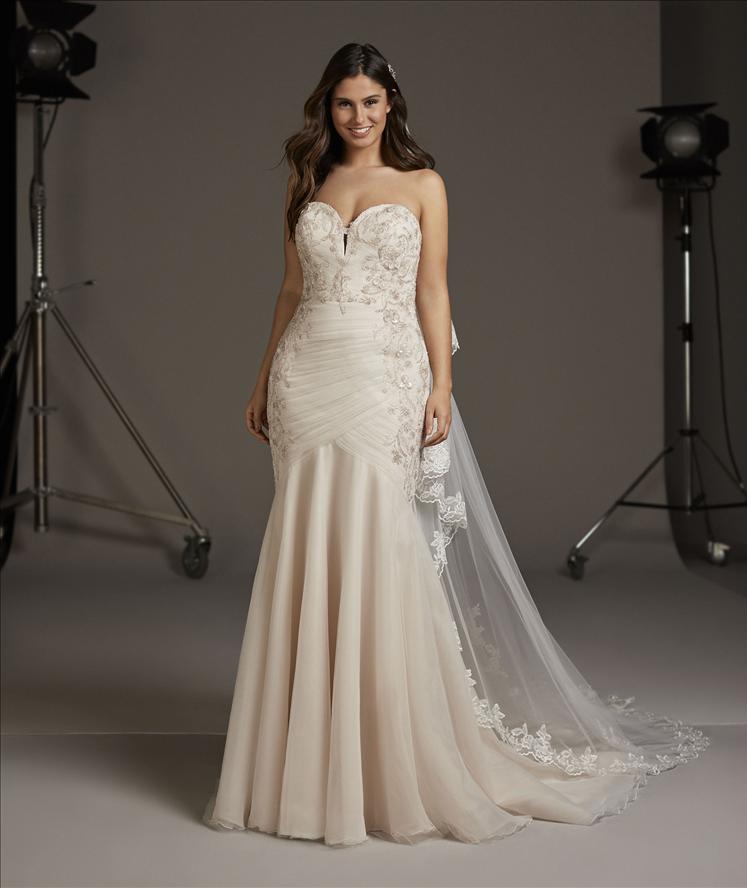 Halo Pronovias Plus size