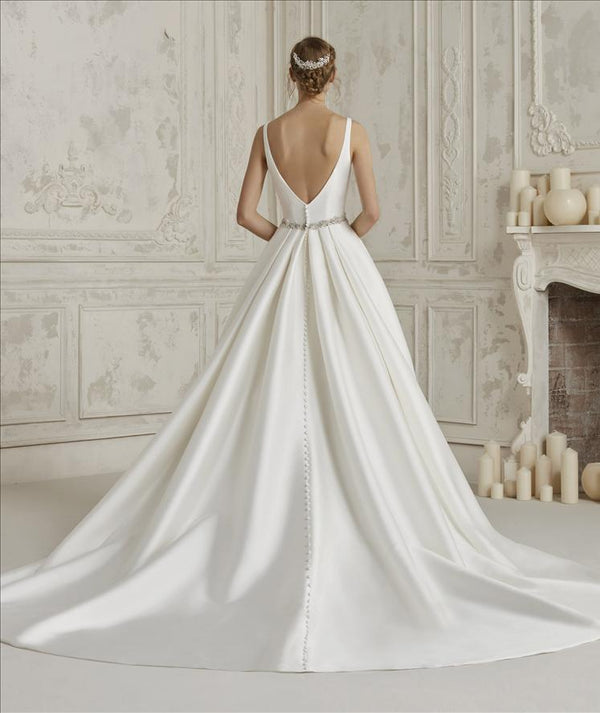 Pronovias Malena Princess Cut V-Neck ball gown back buttons