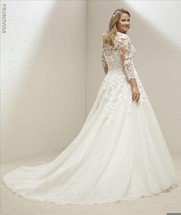 Mar Plus Pronovias back