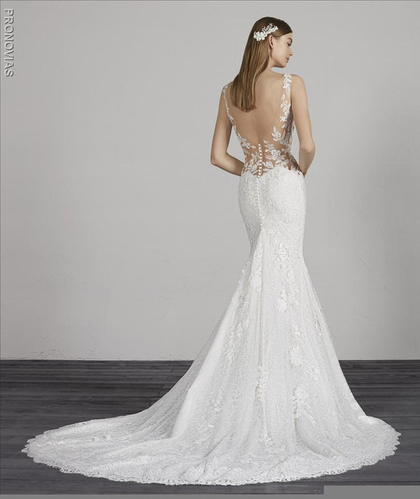 Pronovias Morocco Wedding dress in lace with mermaid cut, V-neck  illusion back