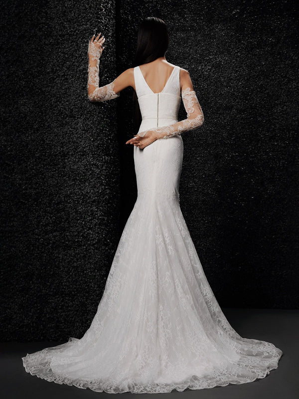 Elegant, Strapless Vera Wang Ball Gown