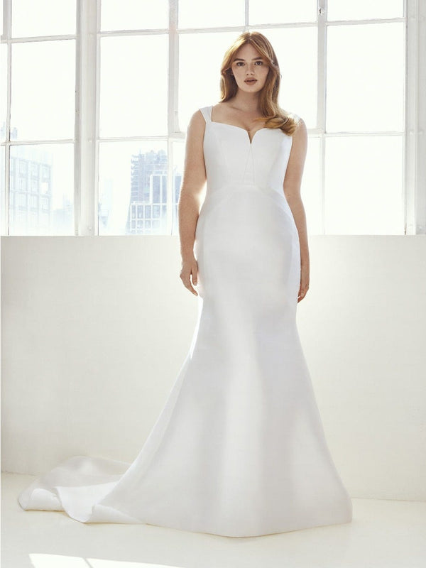 Pronovias HUTTON CC2021 - Ashley Graham