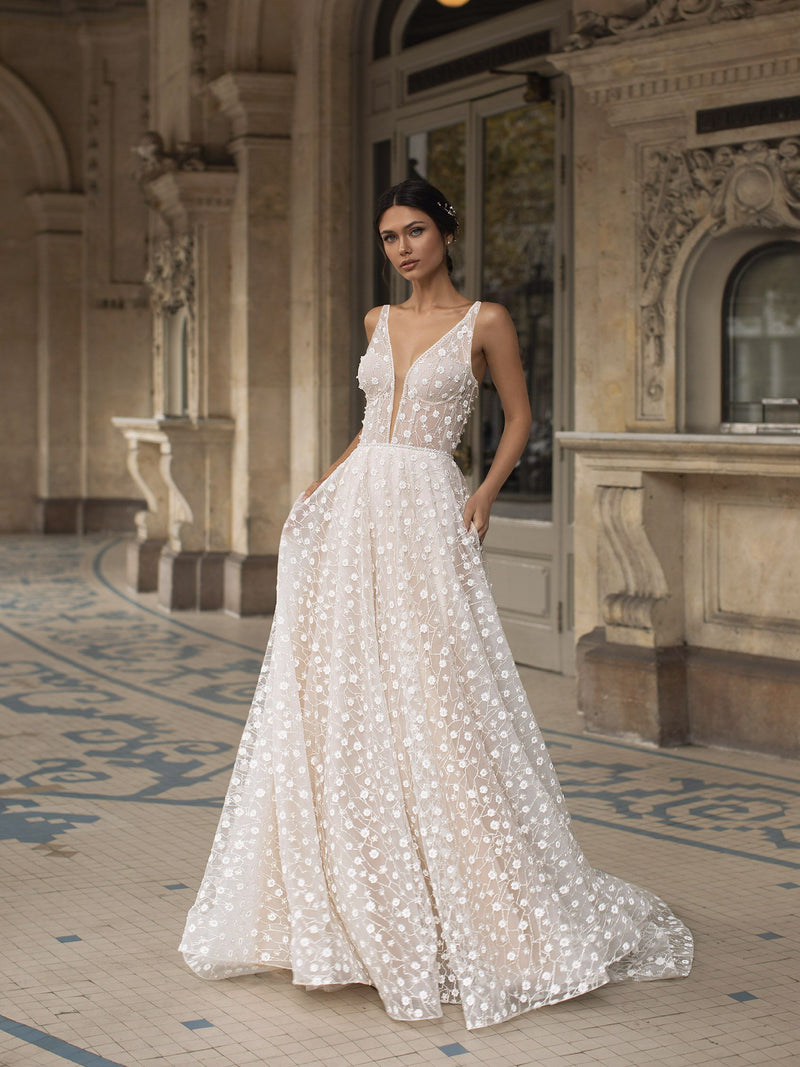 Pronovias Hopkins Flared wedding dress with v-Neck and open back