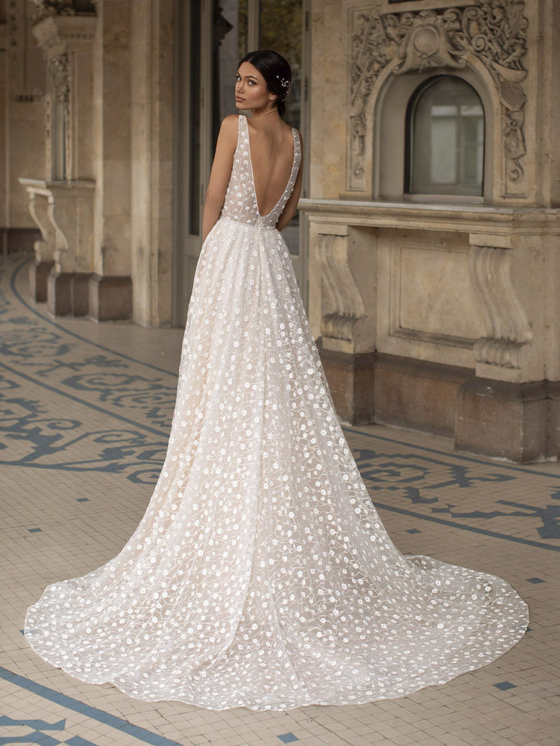 Pronovias Hopkins Flared wedding dress with sweetheart neckline and open back